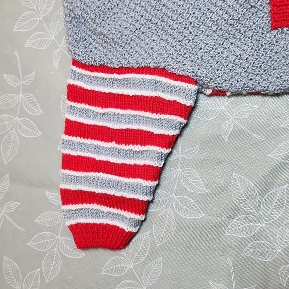 Childrens Knitted Sweater and Hat - Picture 3 of 14